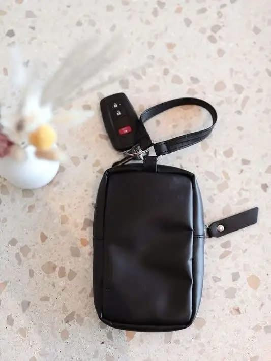 Lizzy Wristlet